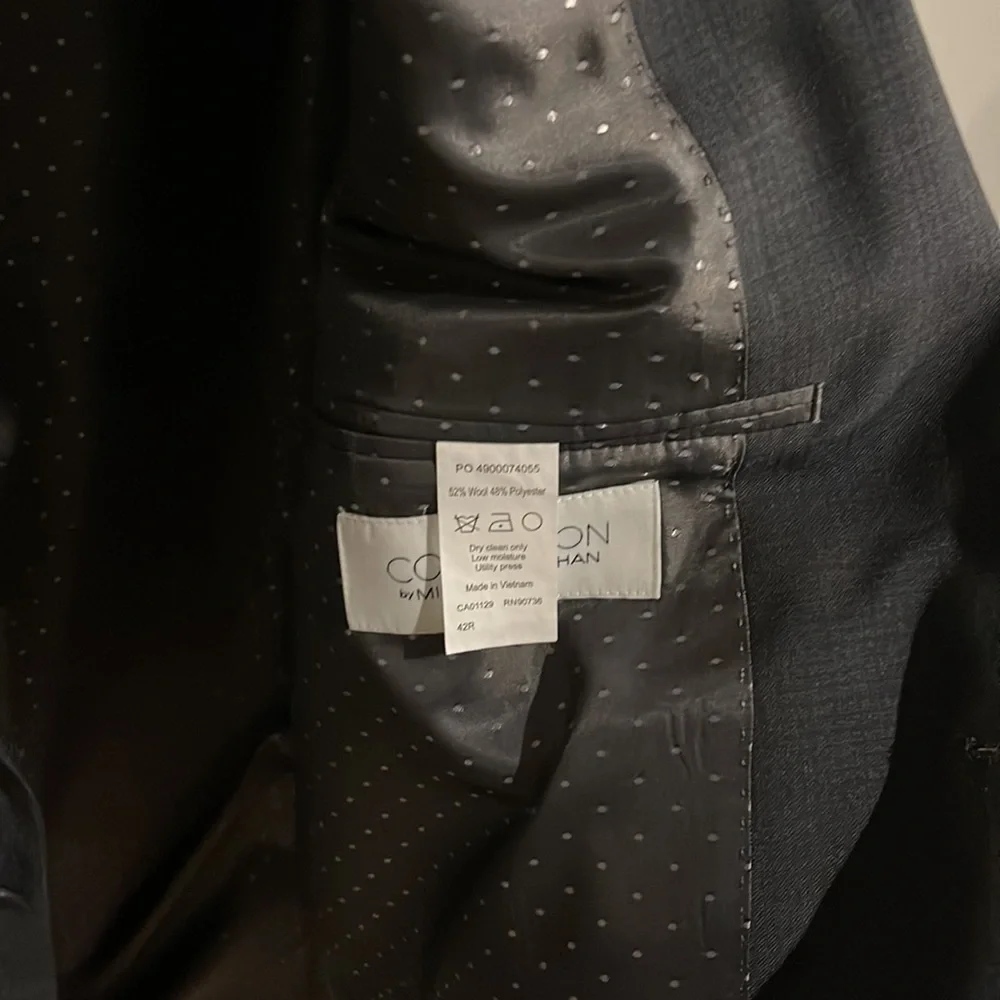 Gray suit jacket. - Picture 3 of 5